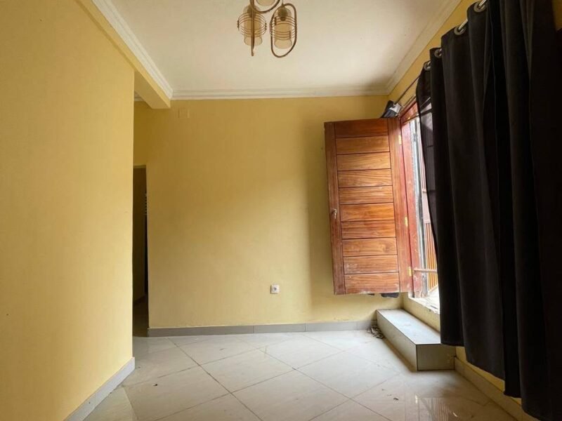 Arrenda-se esta casa T3 Casa nova / sem Quintal