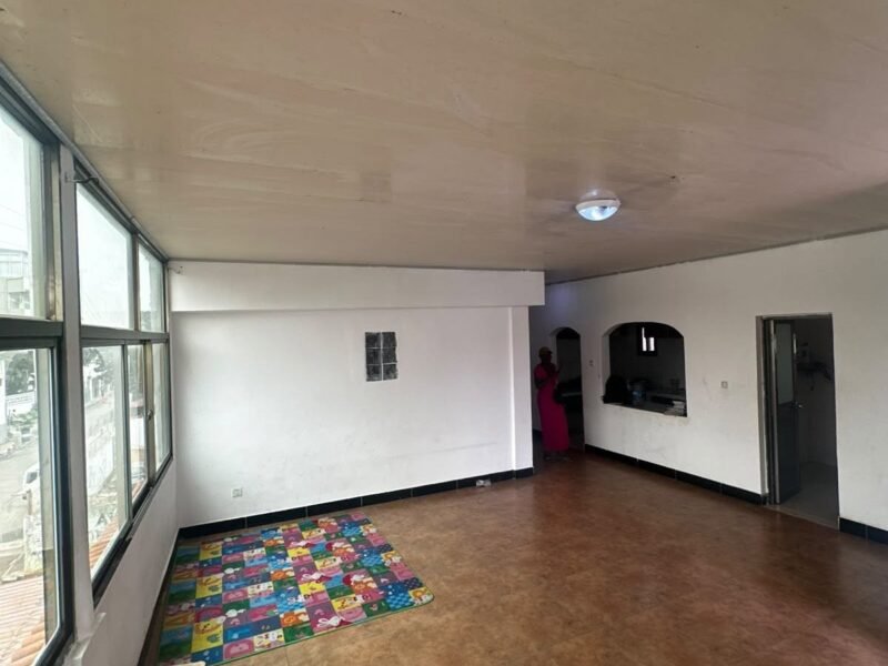 ARRENDA-SE ESTE SUPER APARTAMENTO T4