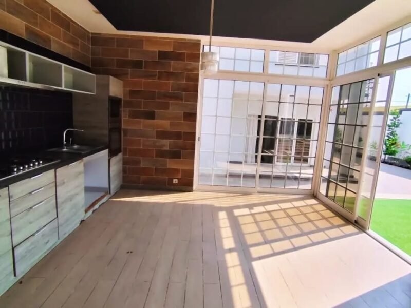Vivenda V5 duplex com Piscina e Anexo