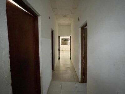 ARRENDA-SE ESTA MORADIA TIPOLOGIA T3 ( COM PRIVACIDADE ) BEIRA À ESTRADA