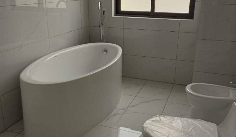 Arrendar: Vivenda V4 semi mobíliado no condomínio Kuditemo - Patriota