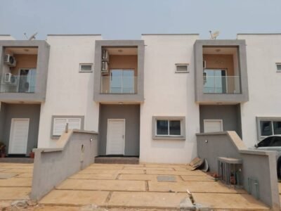 Moradia V3 localizada na Urbanização kilamba Village disponível para arrendamento